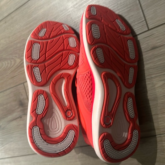 Brand new Lululemon Women's Workout Shoe W7.5 - Picture 4 of 5